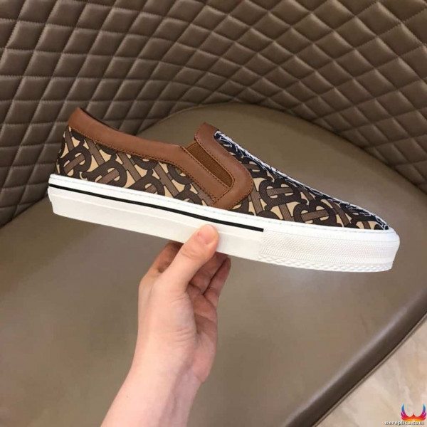 BURBERRY LEATHER VINGATE SNEAKER- BBR81