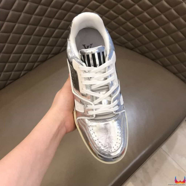 LOUIS VUITTON VNR SNEAKER – LV190