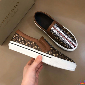 BURBERRY LEATHER VINGATE SNEAKER- BBR81