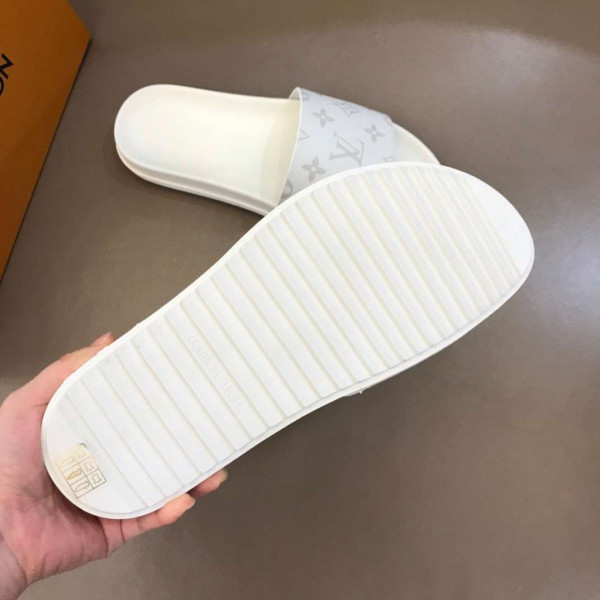 LOUIS VUITTON WHITE MONOGRAM SLIDES - LVS43