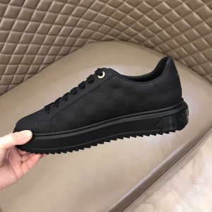 LOUIS VUITTON TIME OUT SNEAKER - LV139