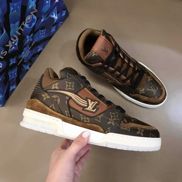 LOUIS VUITTON TRAINER SNEAKER - LV209