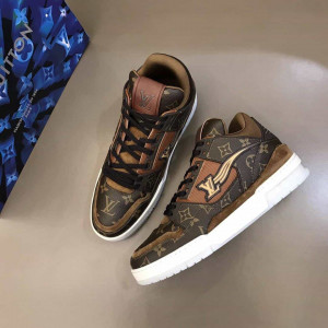 LOUIS VUITTON TRAINER SNEAKER - LV209