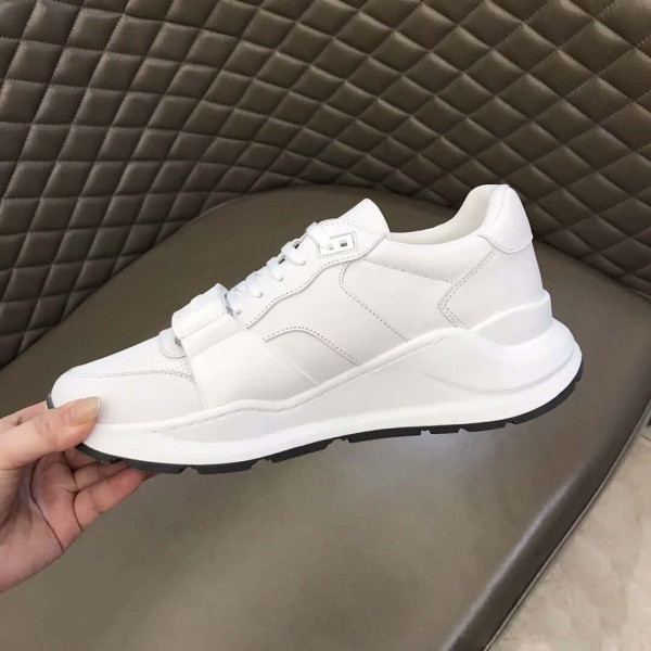 BURBERRY KINGDOM PRINT SNEAKERS IN WHITE - BBR56