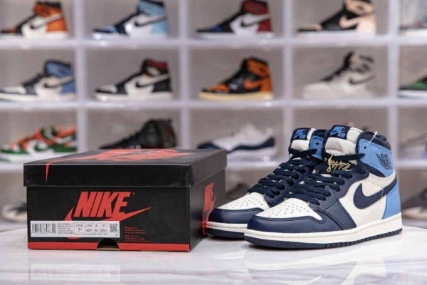 NIKE AIR JORDAN 1 RETRO HIGH OG 'OBSIDIAN'