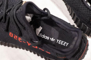 ADIDAS YEEZY BOOST 350 V2 BLACK RED - AD20