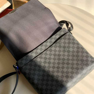 LOUIS VUITTON DISTRICT MM DAMIER GRAPHITE CANVAS N40350