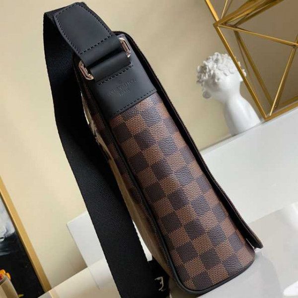 LOUIS VUITTON DISTRICT PM DAMIER EBENE CANVAS N41032