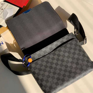 LOUIS VUITTON DISTRICT PM DAMIER GRAPHITE CANVAS N40349