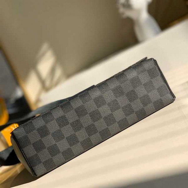 LOUIS VUITTON DISTRICT PM DAMIER GRAPHITE CANVAS N40349