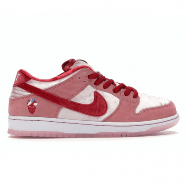 NIKE SB DUNK LOW STRANGELOVE SKATEBOARDS - NK37