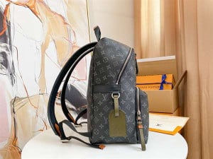 LOUIS VUITTON DISCOVERY BACKPACK - WLM180