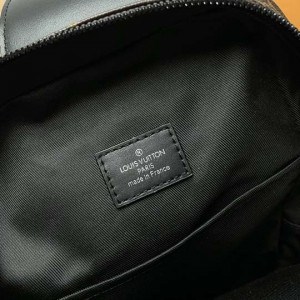 LOUIS VUITTON AVENUE SLING BAG - WLM155