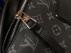 LOUIS VUITTON DISCOVERY BUMBAG - WLM195