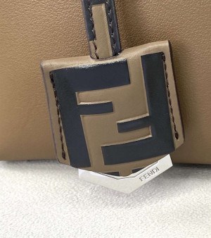 FENDI HANDLE BAG - WFB020