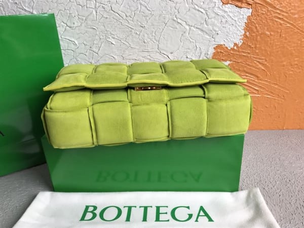 BOTTEGA VENETA WOMEN'S CHAIN CASSETTE IN KIWI - WBV02