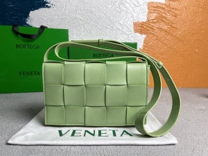 BOTTEGA VENETA WOMEN'S CASSETTE IN PISTACHIO - WBV10