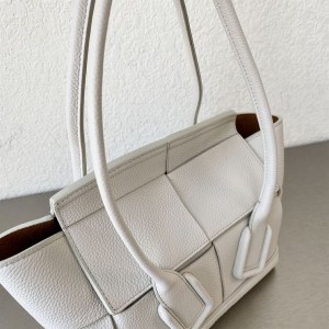 BOTTEGA VENETA WOMEN'S ARCO IN WHITE - WBV30