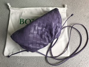 BOTTEGA VENETA WOMEN'S MINI POUCH IN LAVENDER - WBV25