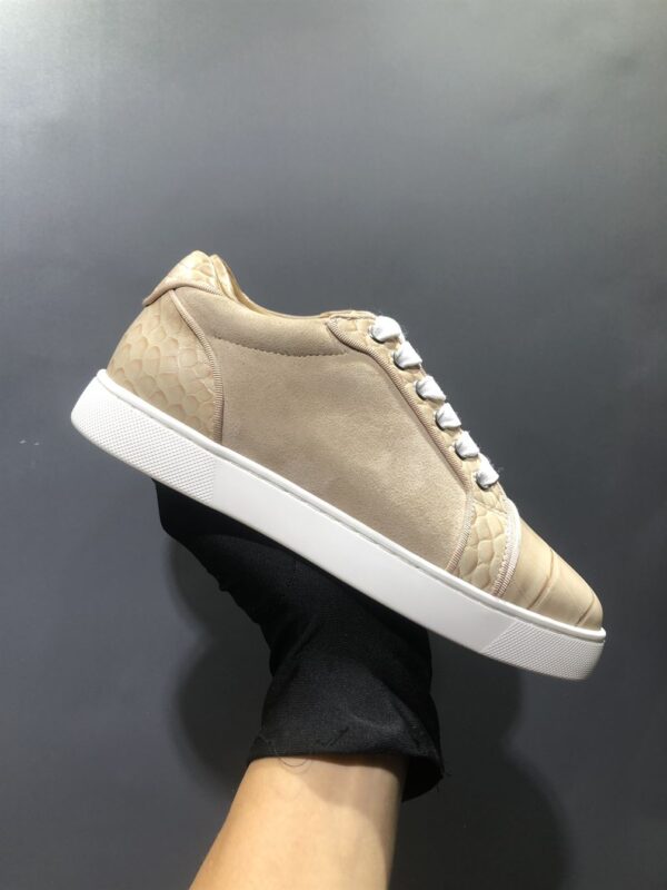 CHRISTIAN LOUBOUTIN LOW TOP SNEAKER - CL115