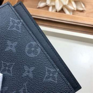 LOUIS VUITTON PASSPORT COVER - WLM115