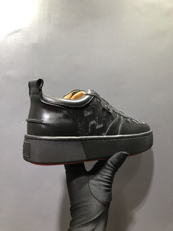 CHRISTIAN LOUBOUTIN LOW TOP SNEAKER - CL106