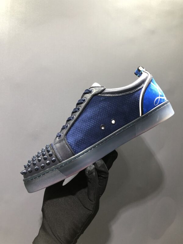 CHRISTIAN LOUBOUTIN LOW TOP SNEAKER - CL109