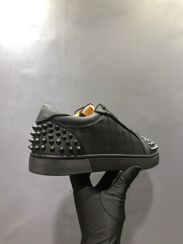 CHRISTIAN LOUBOUTIN LOW TOP SNEAKER - CL92