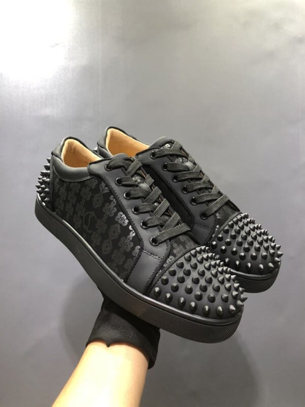 CHRISTIAN LOUBOUTIN LOW TOP SNEAKER - CL92