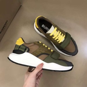 BURBERRY CHECK LACE-UP SNEAKERS IN MOSS GREEN - BBR094