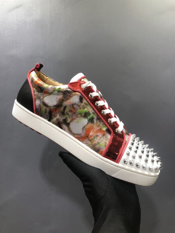 CHRISTIAN LOUBOUTIN LOW TOP SNEAKER - CL86