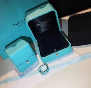 TIFFANY & CO. JEWELREY - WJL71