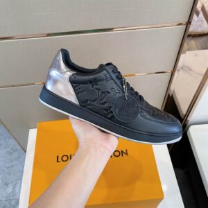 LOUIS VUITTON RIVOLI SNEAKER - LSVT139