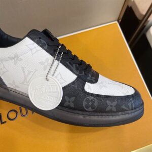 LOUIS VUITTON RIVOLI SNEAKER - LSVT141