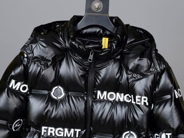 Moncler Coat - MC048