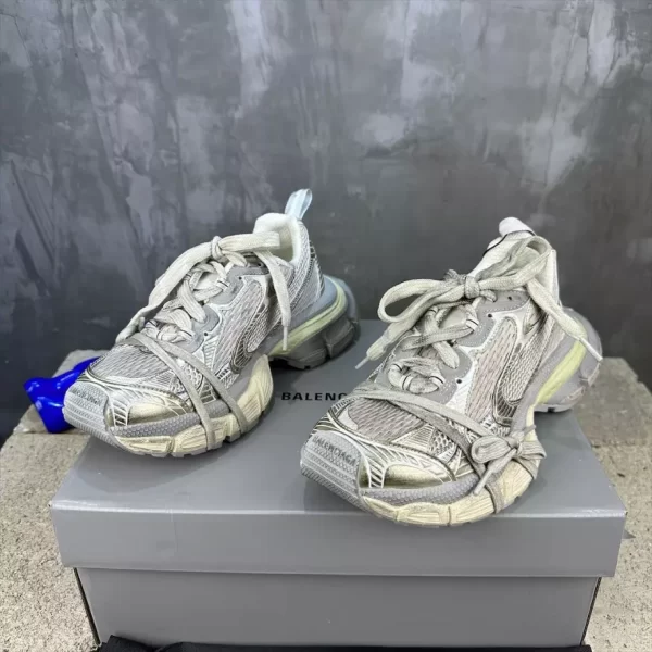 BALENCIAGA MEN'S 3XL SNEAKER IN OFF WHITE - BB124