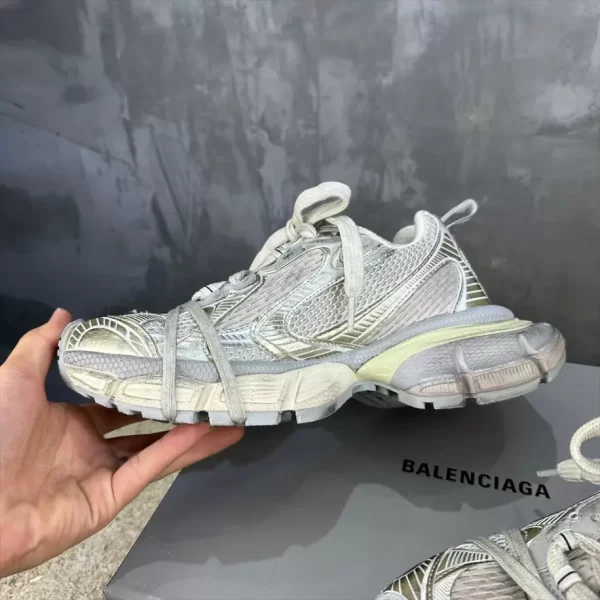 BALENCIAGA MEN'S 3XL SNEAKER IN OFF WHITE - BB124