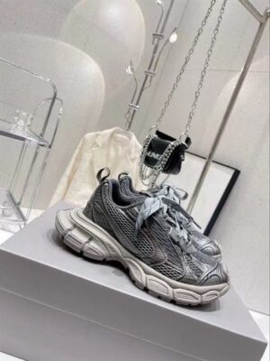 BALENCIAGA SNEAKERS - BB126