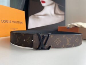 LOUIS VUITTON BELT - B042