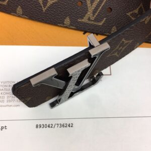 LOUIS VUITTON BELT - B061