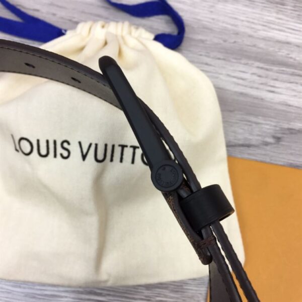 LOUIS VUITTON BELT - B074