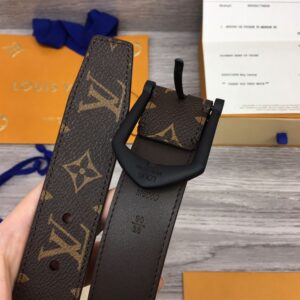 LOUIS VUITTON BELT - B075