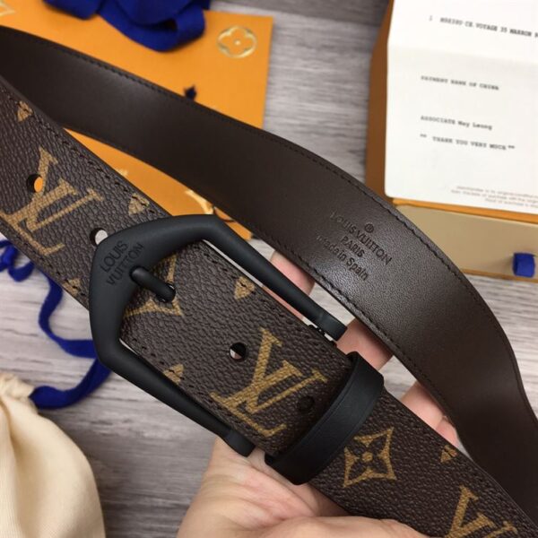 LOUIS VUITTON BELT - B075