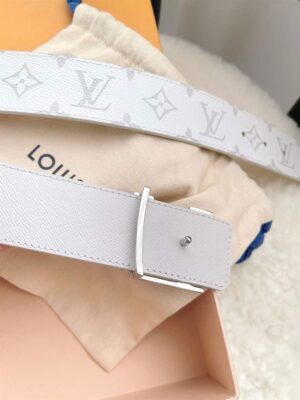 LOUIS VUITTON BELT - B076