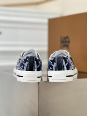 BURBERRY LOW-TOP SNEAKERS - BBR115