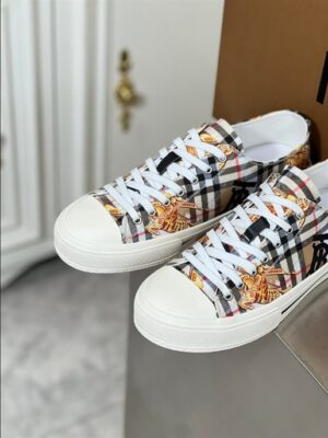 BURBERRY LOW-TOP SNEAKERS - BBR116