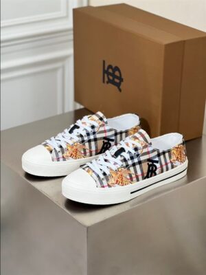 BURBERRY LOW-TOP SNEAKERS - BBR116