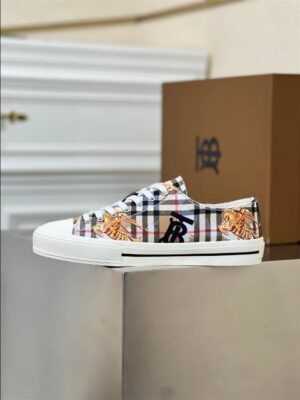 BURBERRY LOW-TOP SNEAKERS - BBR116