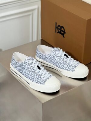 BURBERRY LOW-TOP SNEAKERS - BBR117