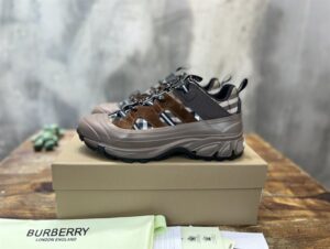 BURBERRY PANELLED LACE-UP SNEAKERS - BBR112